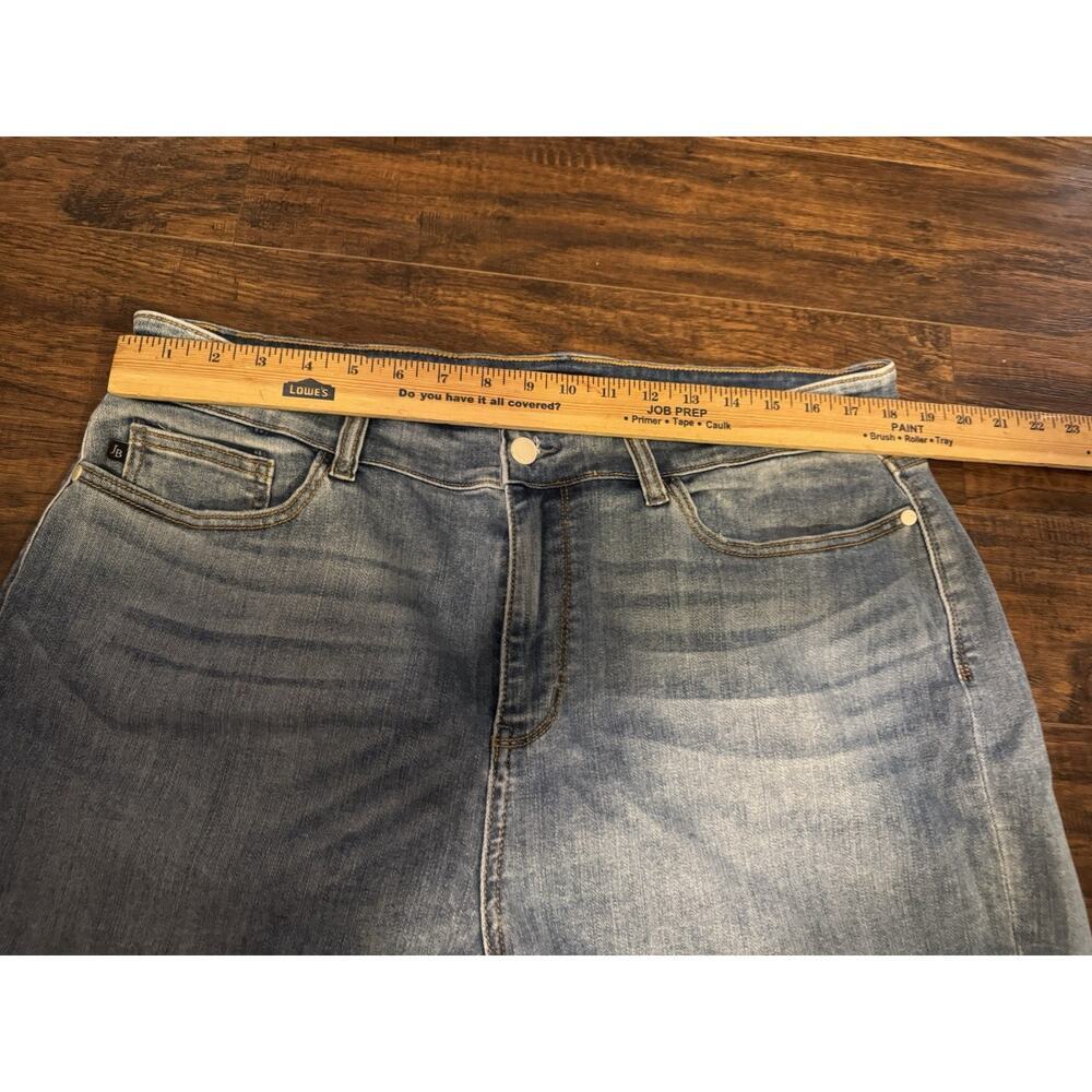 Judy Blue Women's 3XL Cutoff Distressed Denim Blue Shorts Jorts - Picture 4 of 8